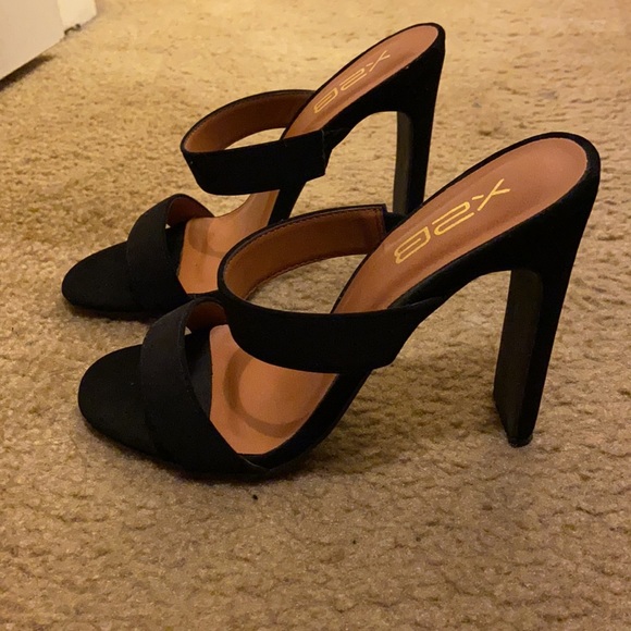 Shoes - Black sandal heels